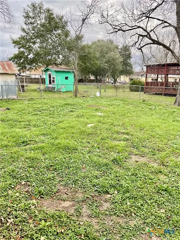 $118,500 | 102 Clark Street, Yoakum, TX 77995