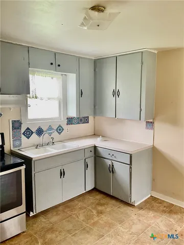 $118,500 | 102 Clark Street, Yoakum, TX 77995