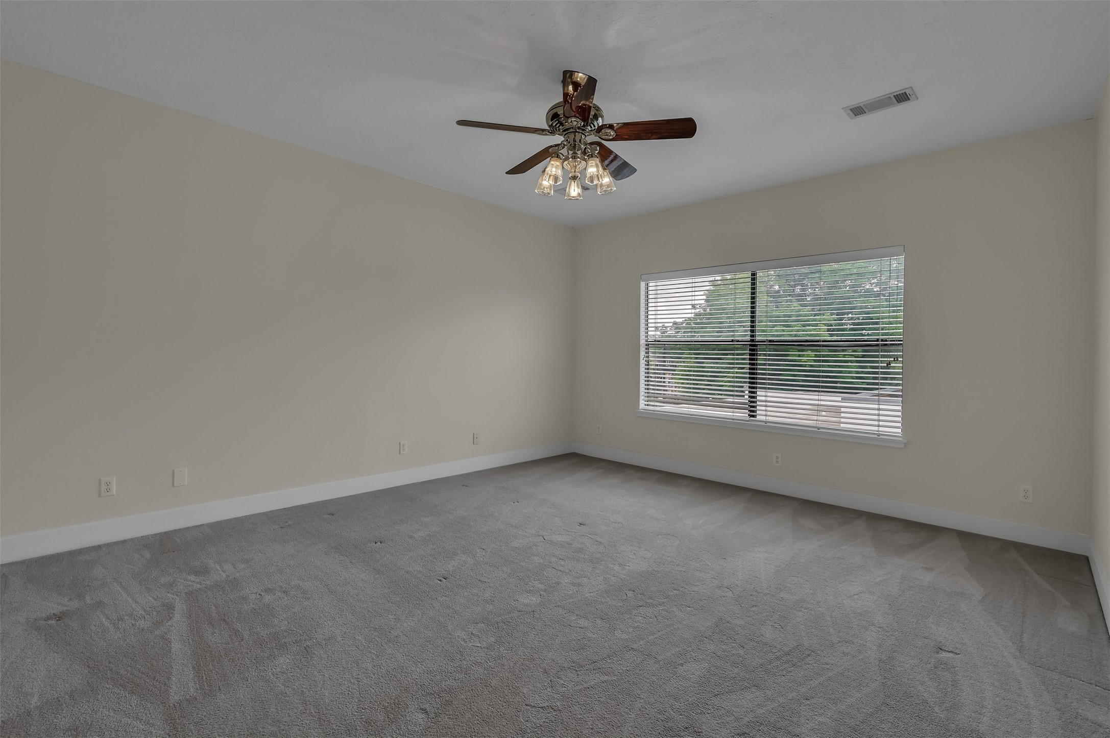 1503 California Street, Unit B Houston, TX 77006 - Photo 11 of 23 a view of an empty room with a window