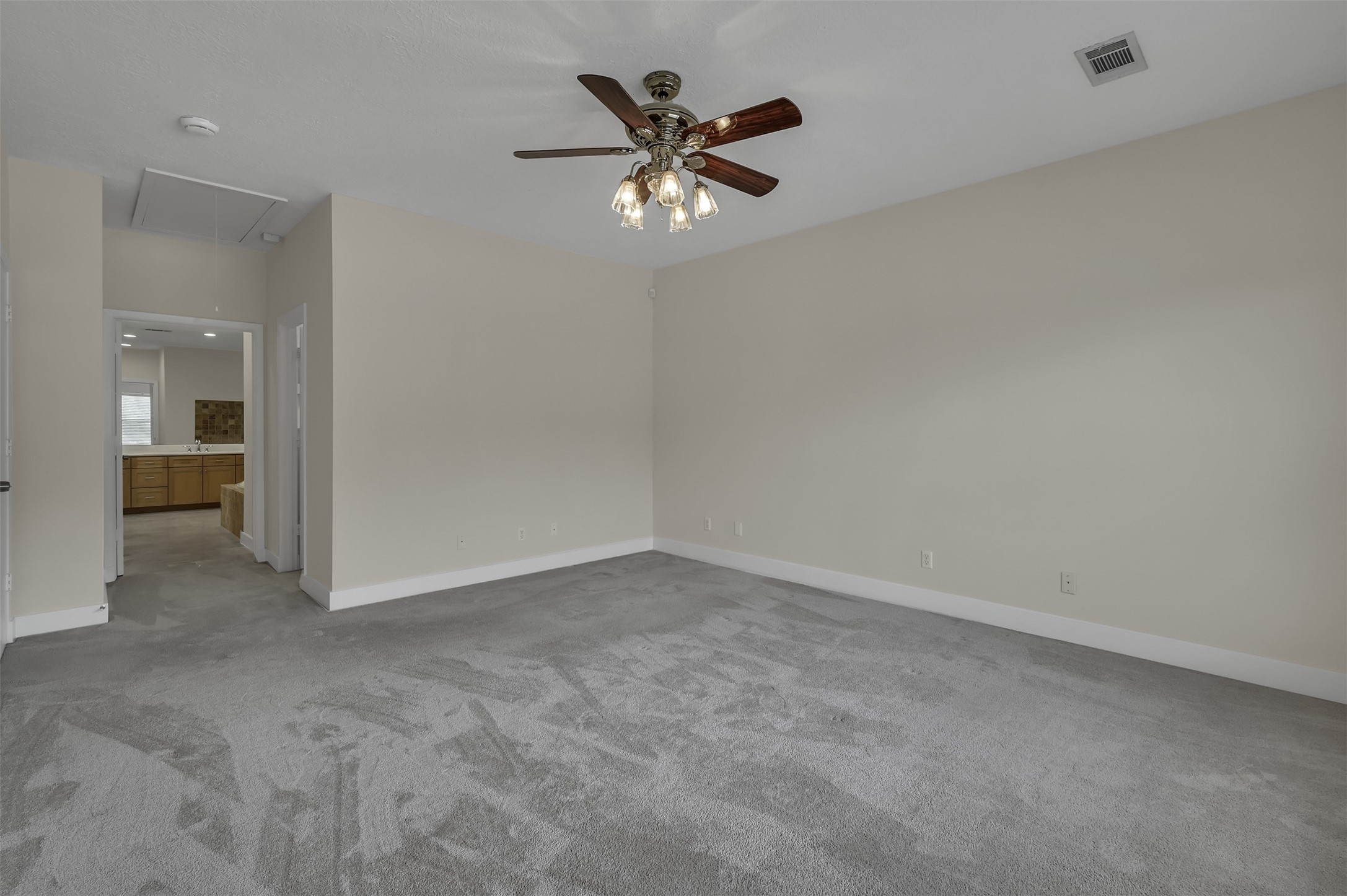 1503 California Street, Unit B Houston, TX 77006 - Photo 12 of 23 an empty room with fan and windows