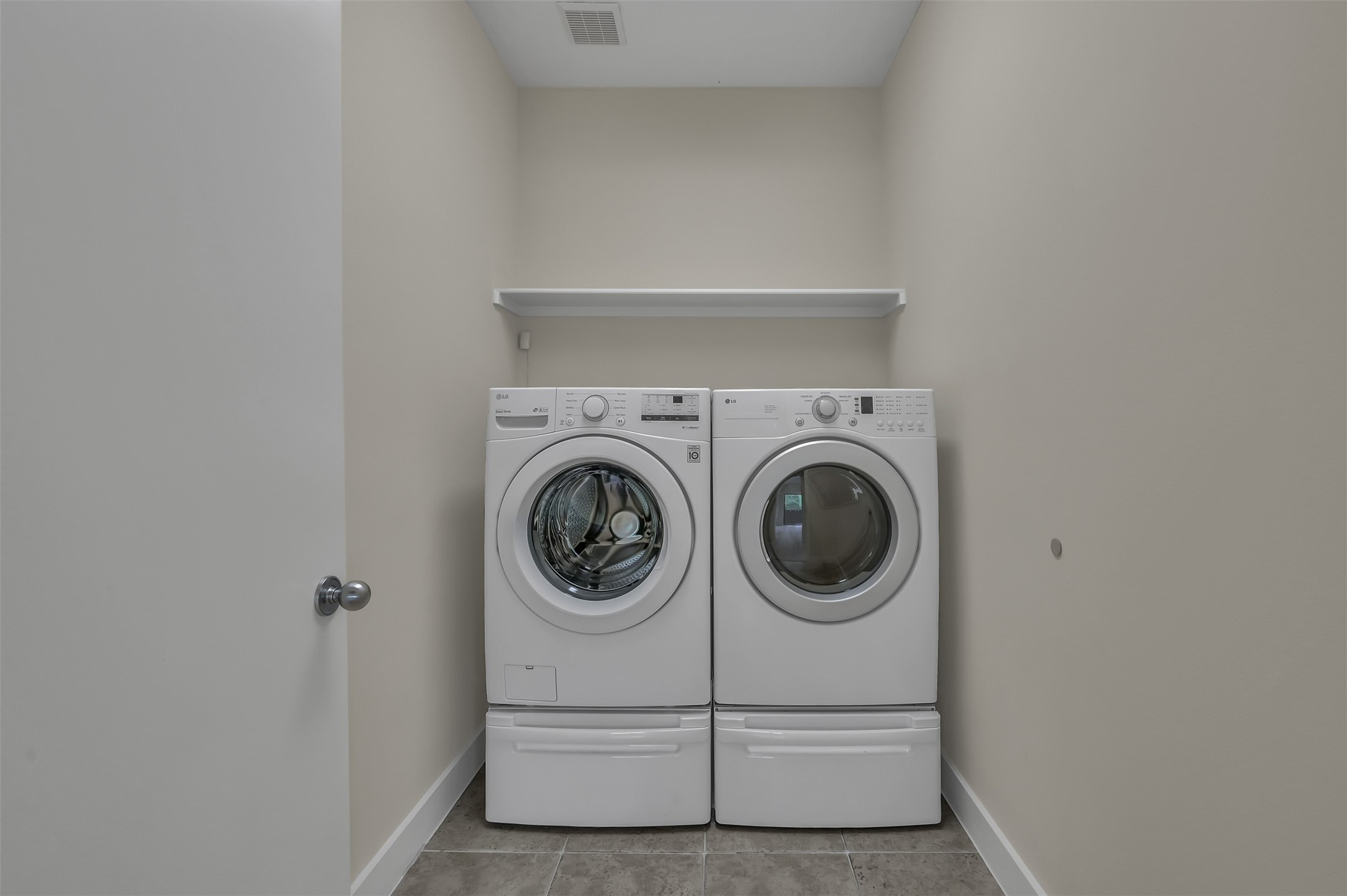 1503 California Street, Unit B Houston, TX 77006 - Photo 21 of 23 a utility room with dryer and washer