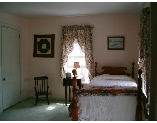 212 Chestnut Plain Road Whately, MA 01093 - Photo 13 of 27