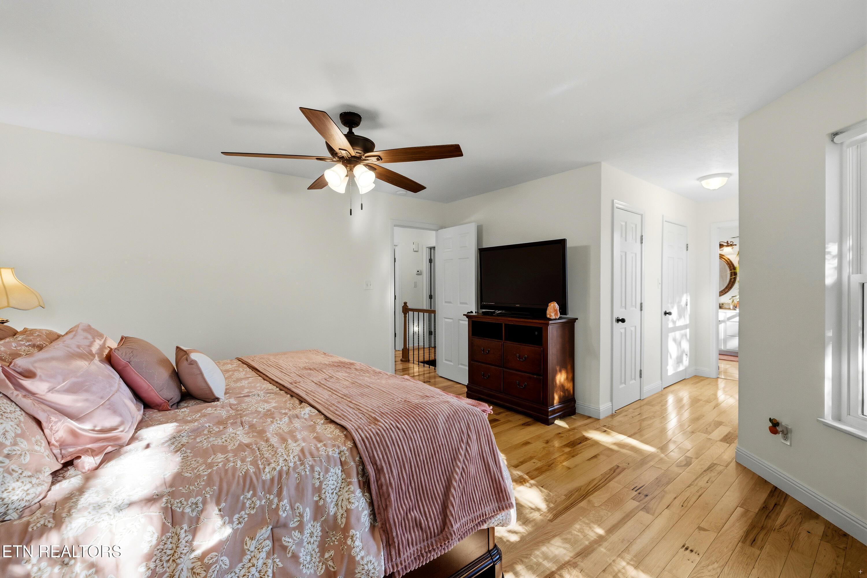 6835 Rambling Brooks Lane Knoxville, TN 37918 - Photo 25 of 35 Upstairs Master