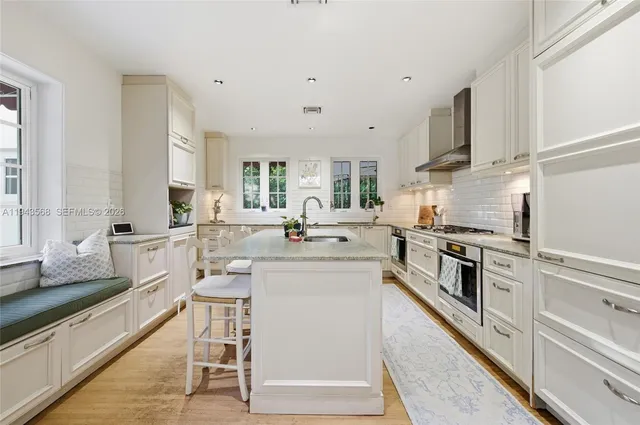 $2,489,500 | 1302 Alhambra Circle, Coral Gables, FL 33134