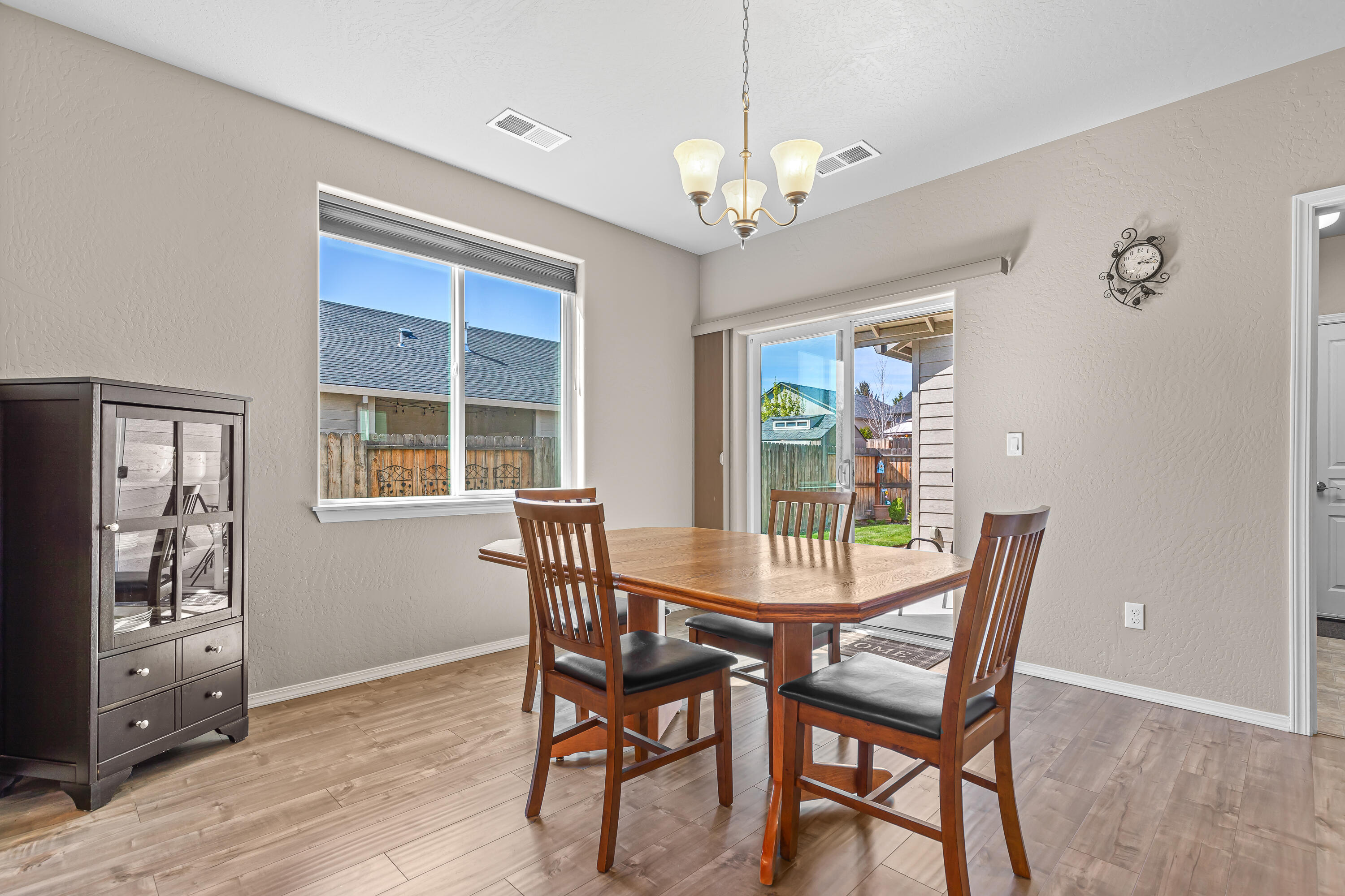 1449 Spring Street Medford, OR 97504 - Photo 13 of 29 9R9A5051