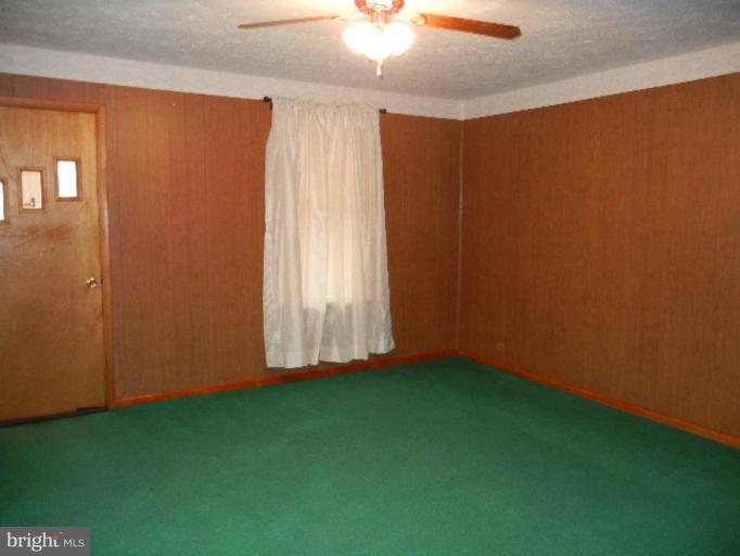 20001 Midlothian Road Midlothian, MD 21543 - Photo 16 of 16 Living Room