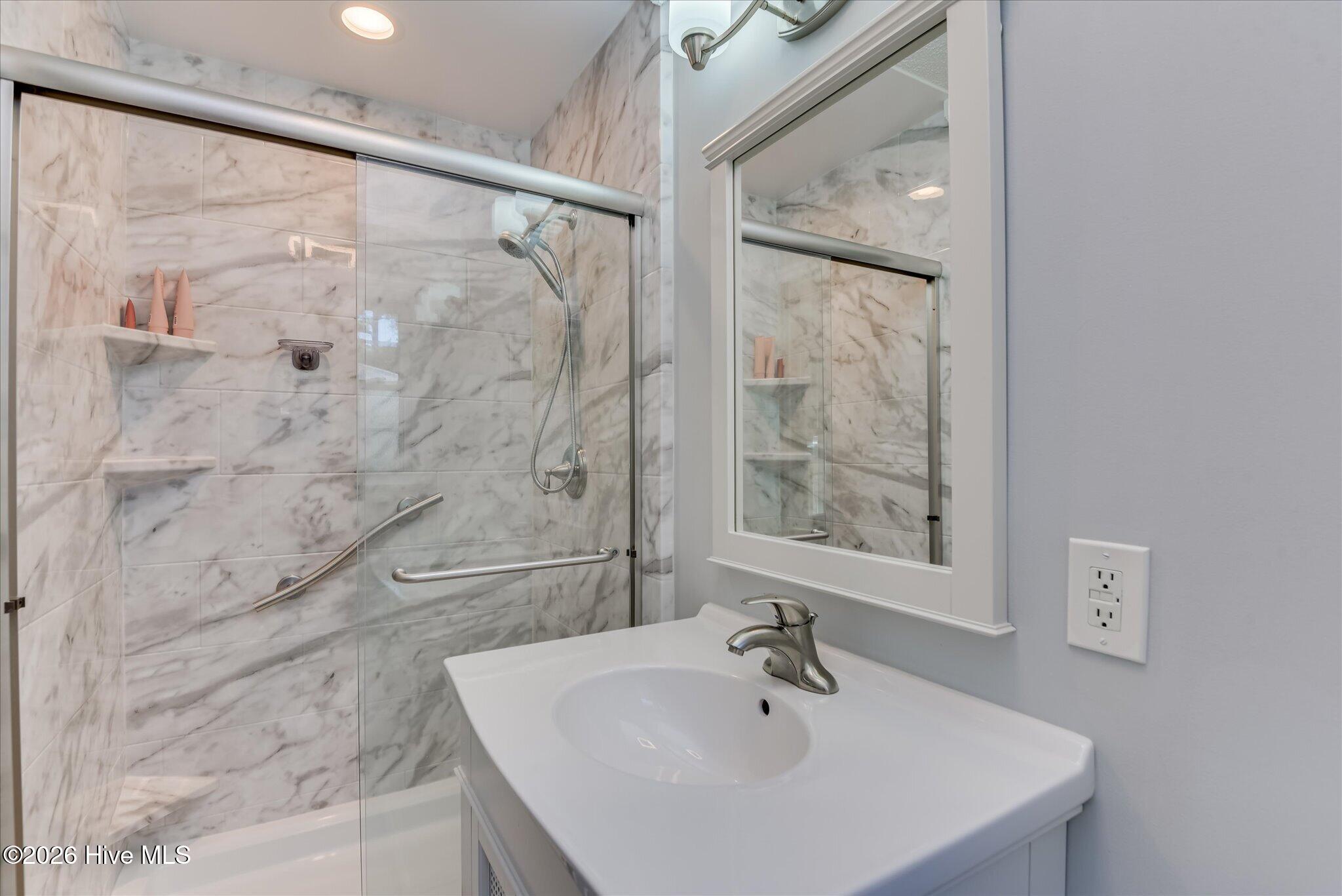 846 Boardman Road Aiken, SC 29803 - Photo 21 of 40 Owner's walk in shower