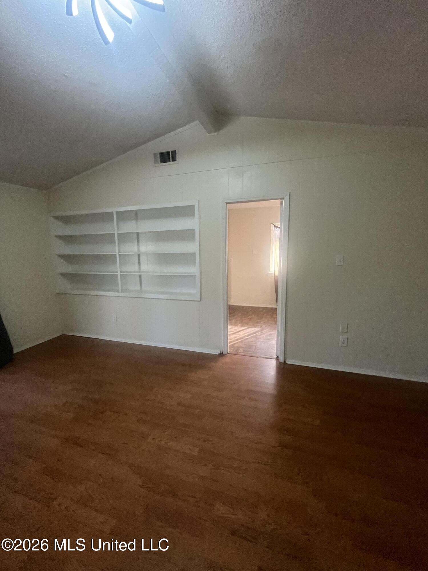 2236 Oak Ridge Drive Greenville, MS 38701 - Photo 4 of 16 IMG_9025