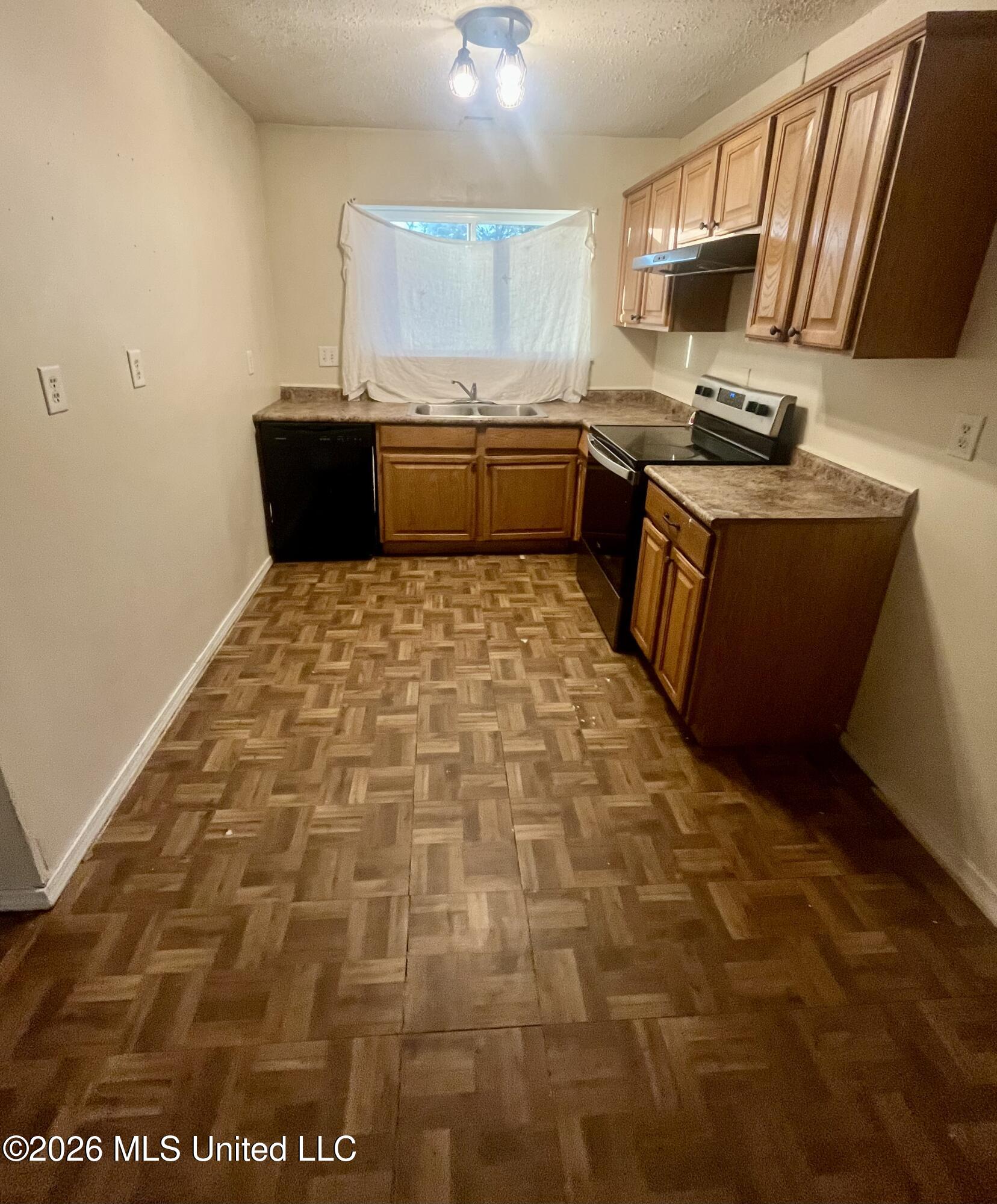 2236 Oak Ridge Drive Greenville, MS 38701 - Photo 6 of 16 IMG_9121