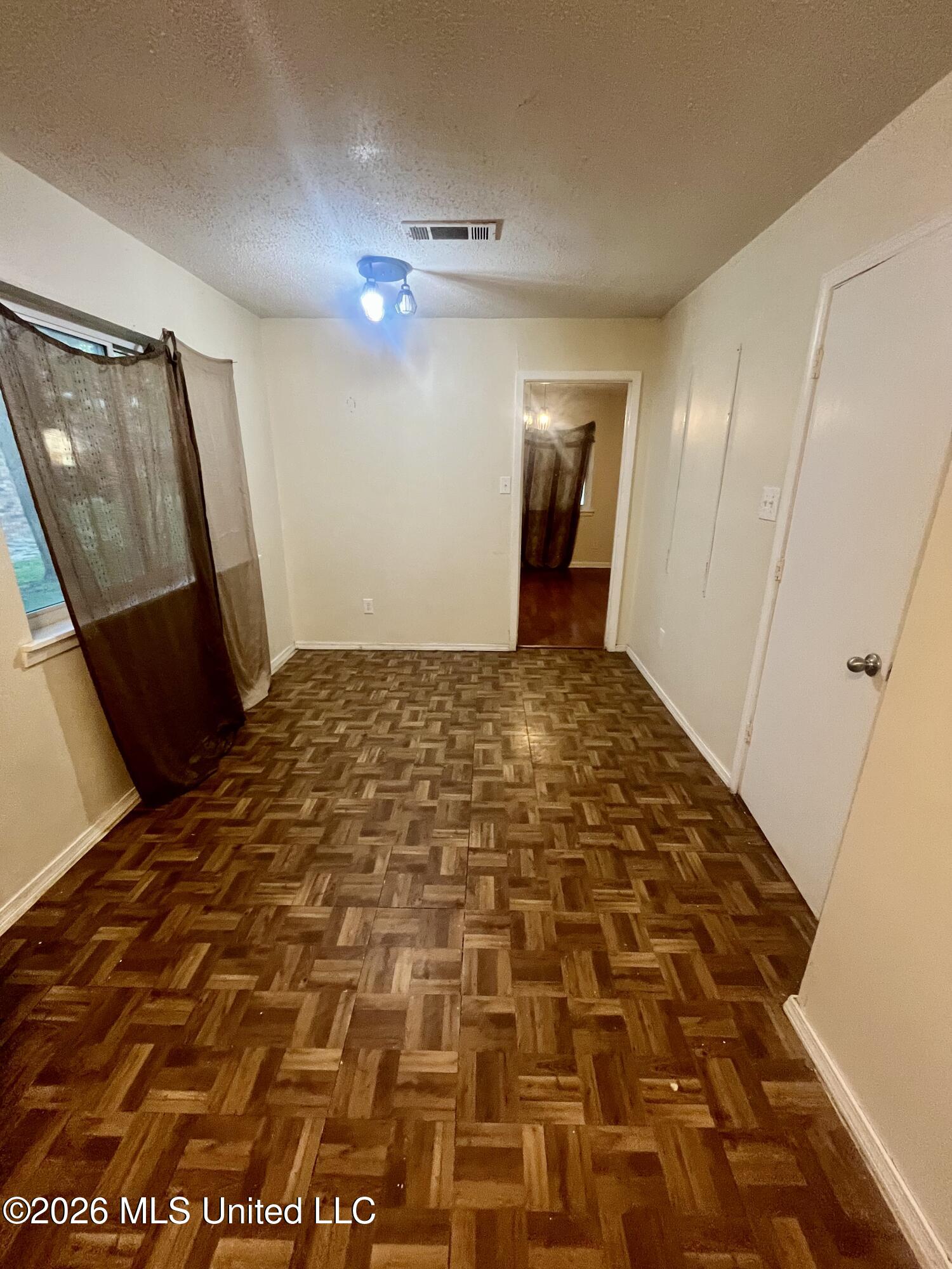 2236 Oak Ridge Drive Greenville, MS 38701 - Photo 7 of 16 IMG_9125