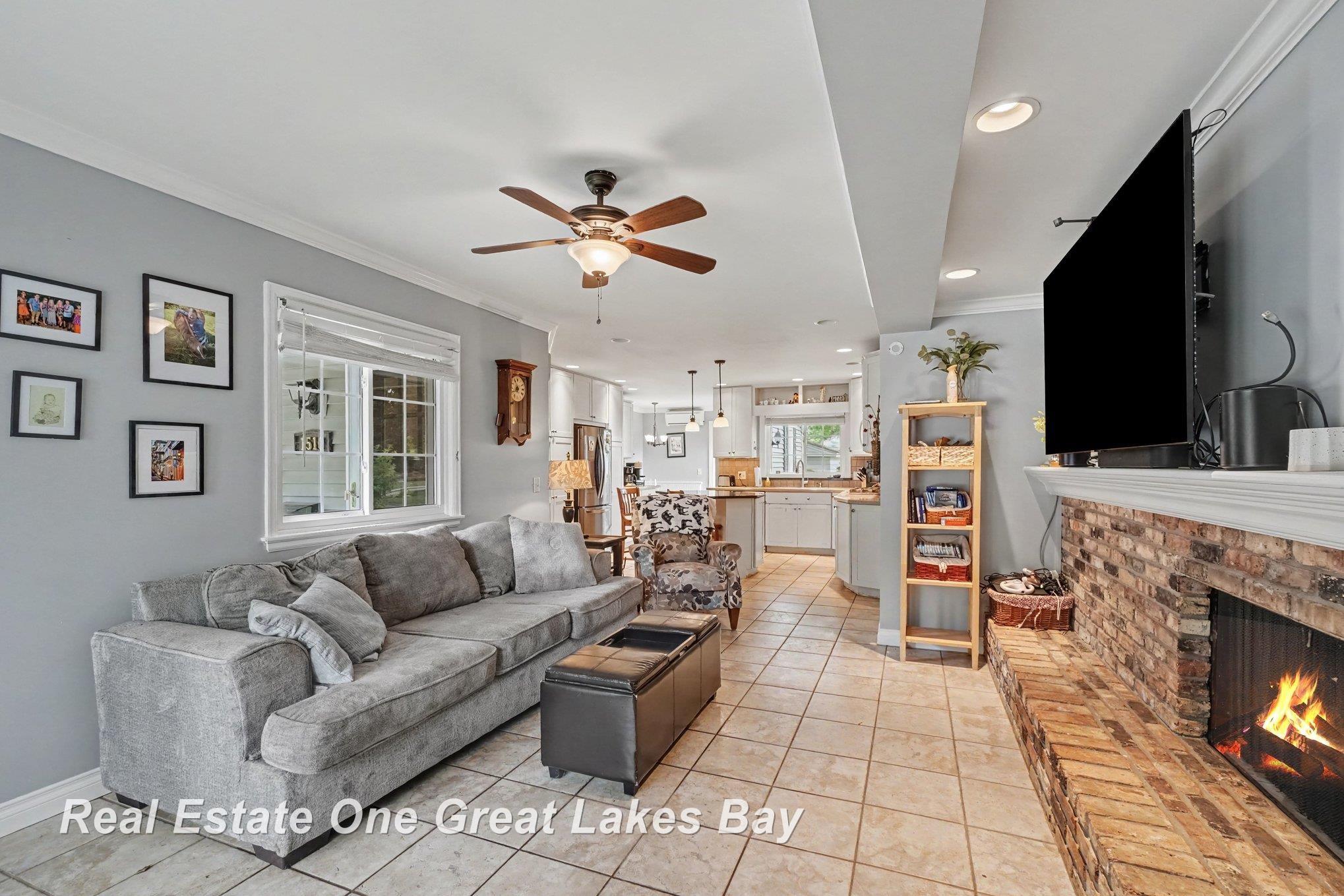 1510 Helen Street Bay City, MI 48708 - Photo 10 of 26 50213358-10f8b90b-9195-4dac-9770-609cb5728a21.JPG