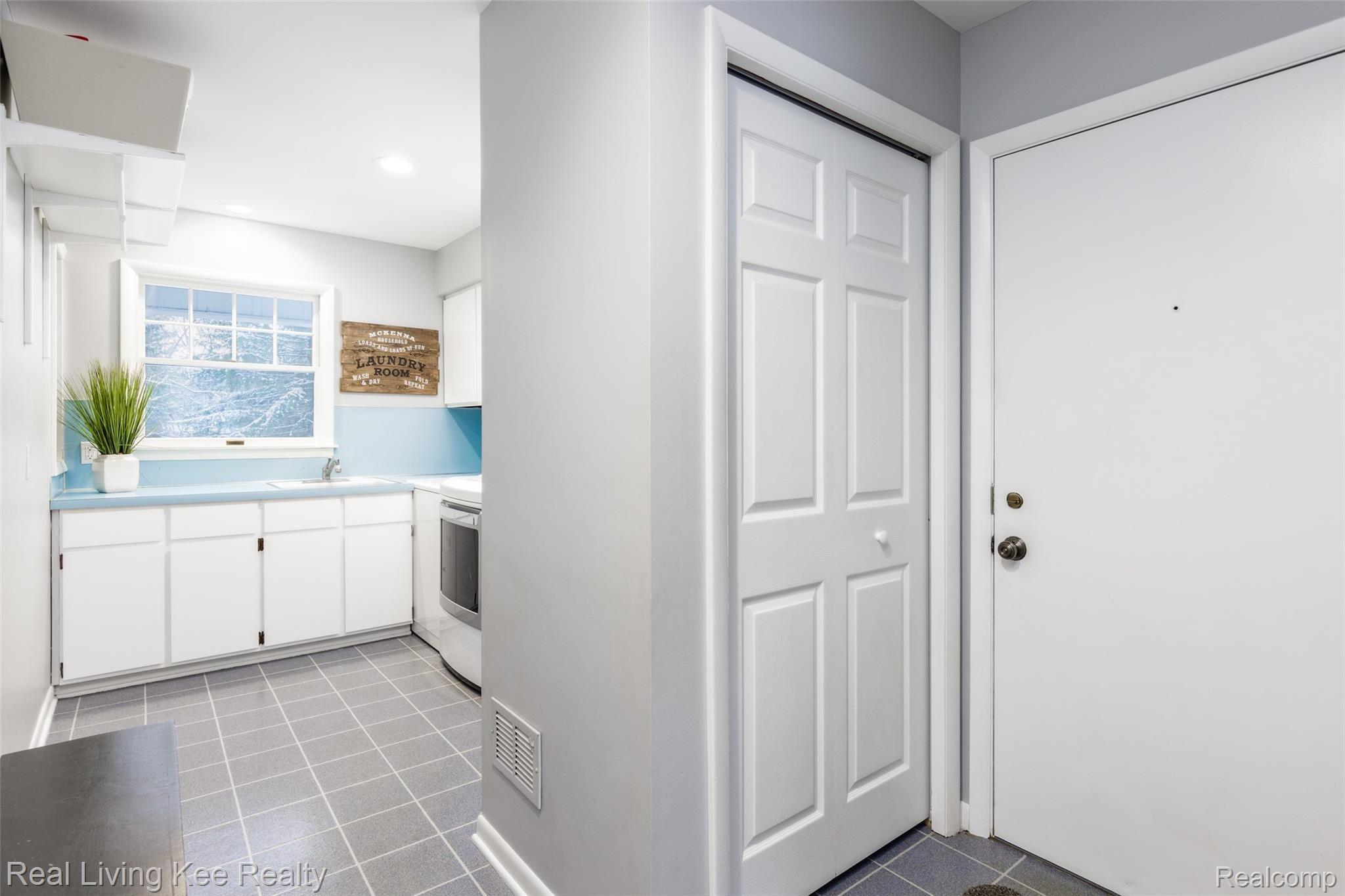 3942 South Ellamae Road Rochester, MI 48306 - Photo 16 of 54 Ellamae-19.jpg
