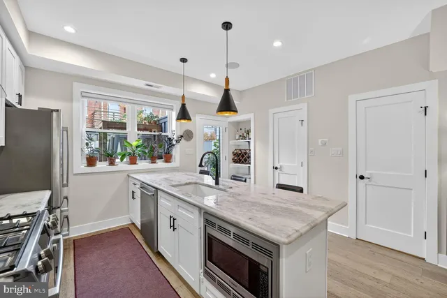 $4,750 | 146 U Street Northeast, Washington, DC 20002