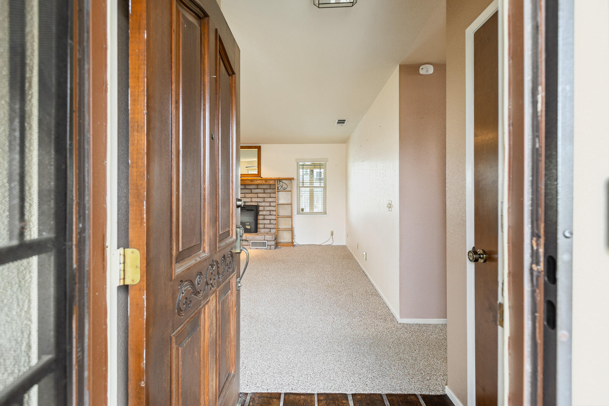 812 Woods Place Exeter, CA 93221 - Photo 5 of 47 7 Entering Home