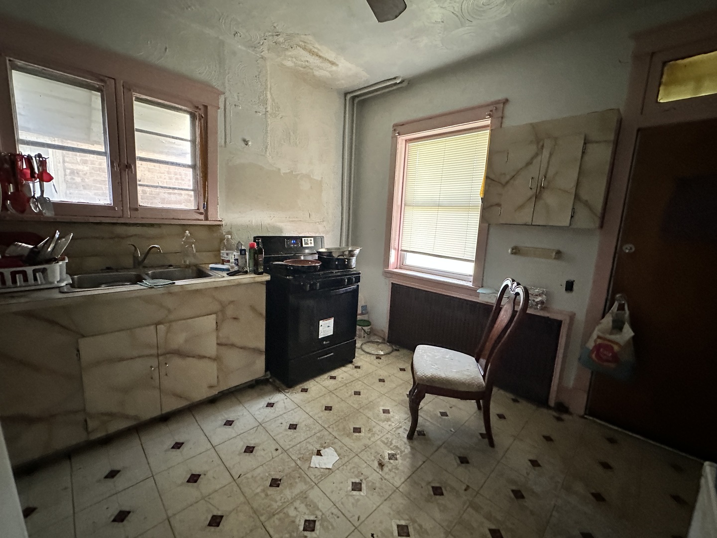 7440 South Perry Avenue Chicago, IL 60621 - Photo 8 of 22 Gallery Image 8