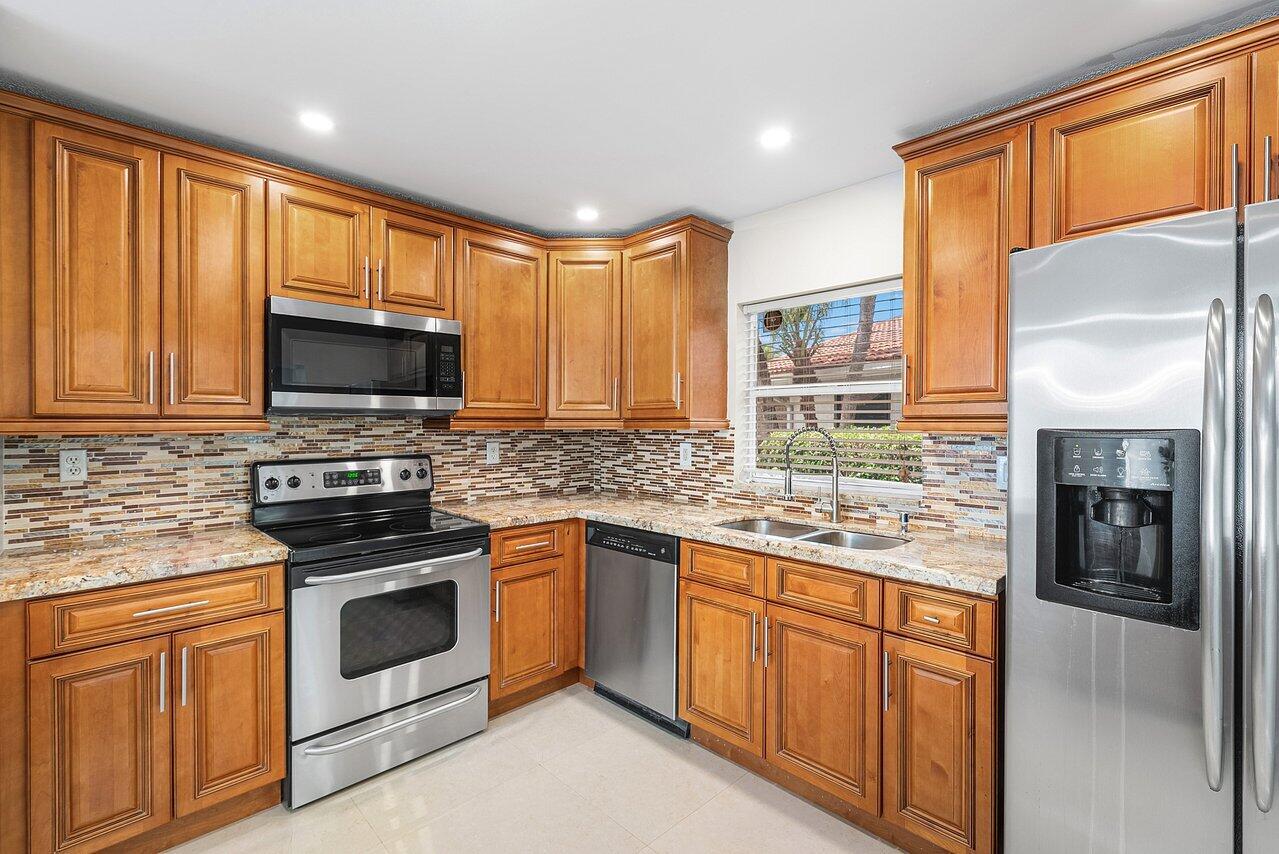 19635 Back 9 Drive Boca Raton, FL 33498 - Photo 5 of 37 011-19635Back9Drive-BocaRaton-FL-33498-S