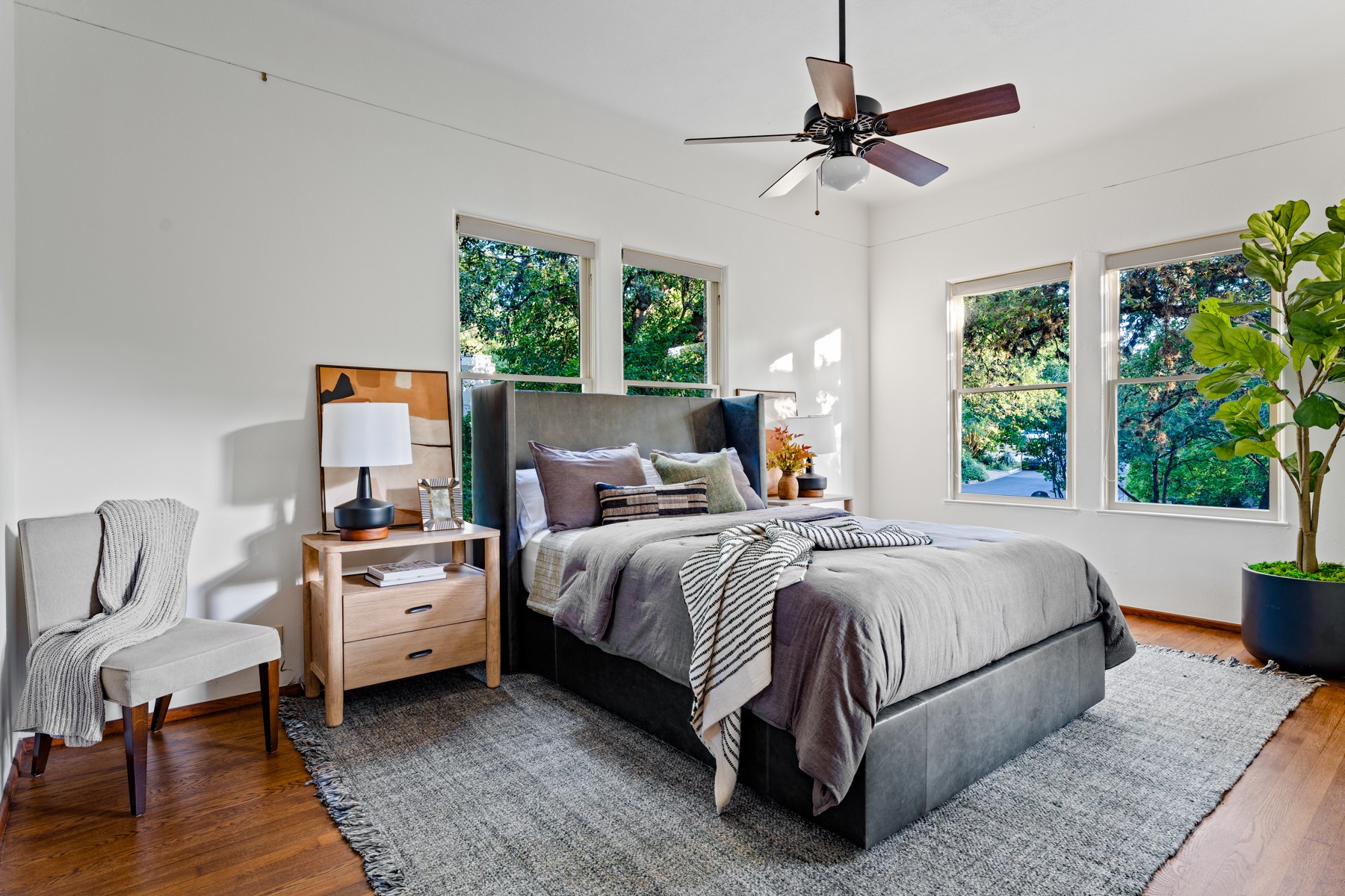 806 Rosedale Terrace Austin, TX 78704 - Photo 16 of 40 a bed room with bed and a window
