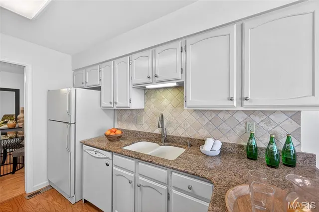 $250,000 | 1601 Walpole Drive, Unit B, Chesterfield, MO 63017