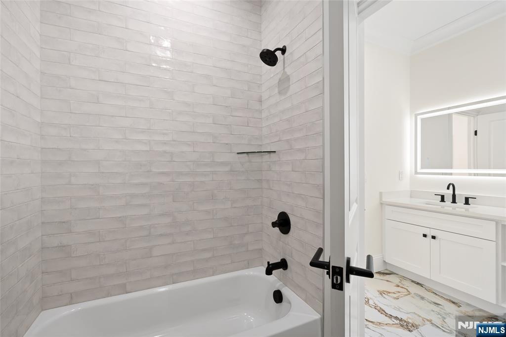 13 Harding Place Livingston, NJ 07039 - Photo 26 of 50