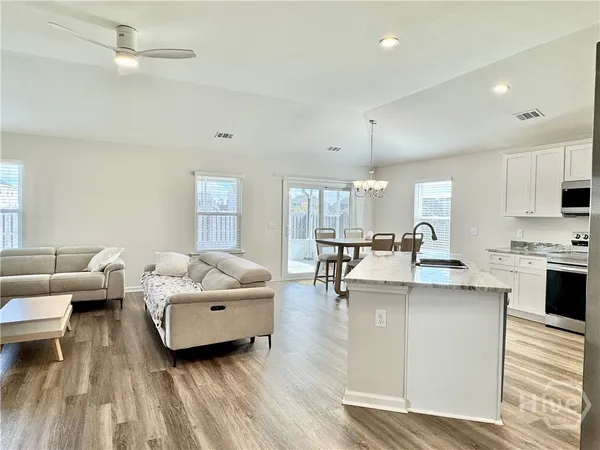 $2,400 | 252 Cromer Street, Savannah, GA 31407