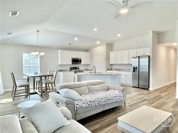 $2,400 | 252 Cromer Street, Savannah, GA 31407