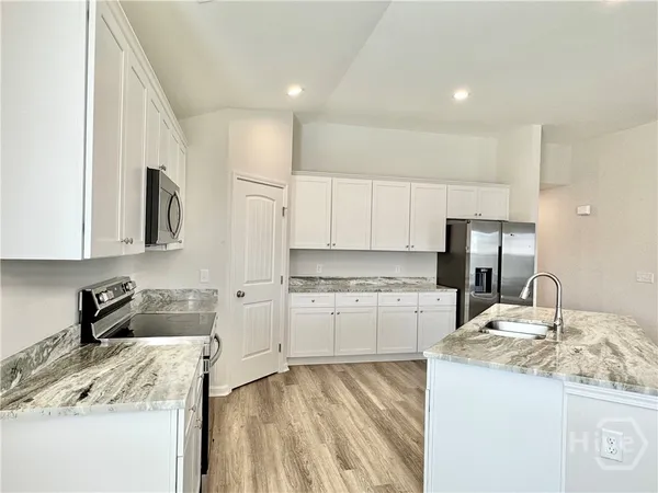 $2,400 | 252 Cromer Street, Savannah, GA 31407