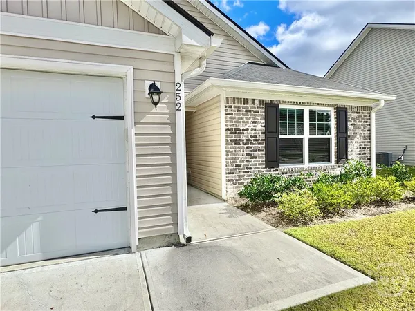 $2,400 | 252 Cromer Street, Savannah, GA 31407