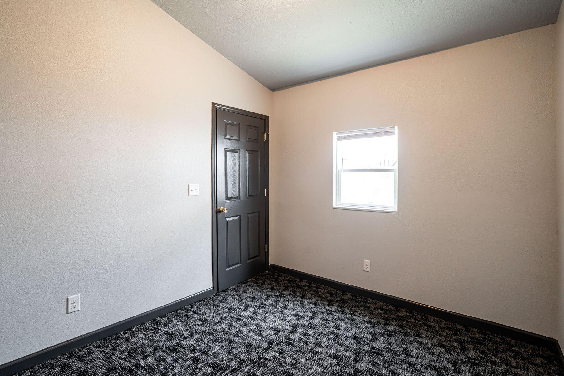 547 North 25th Street Milwaukee, WI 53233 - Photo 19 of 27 Bedroom 3