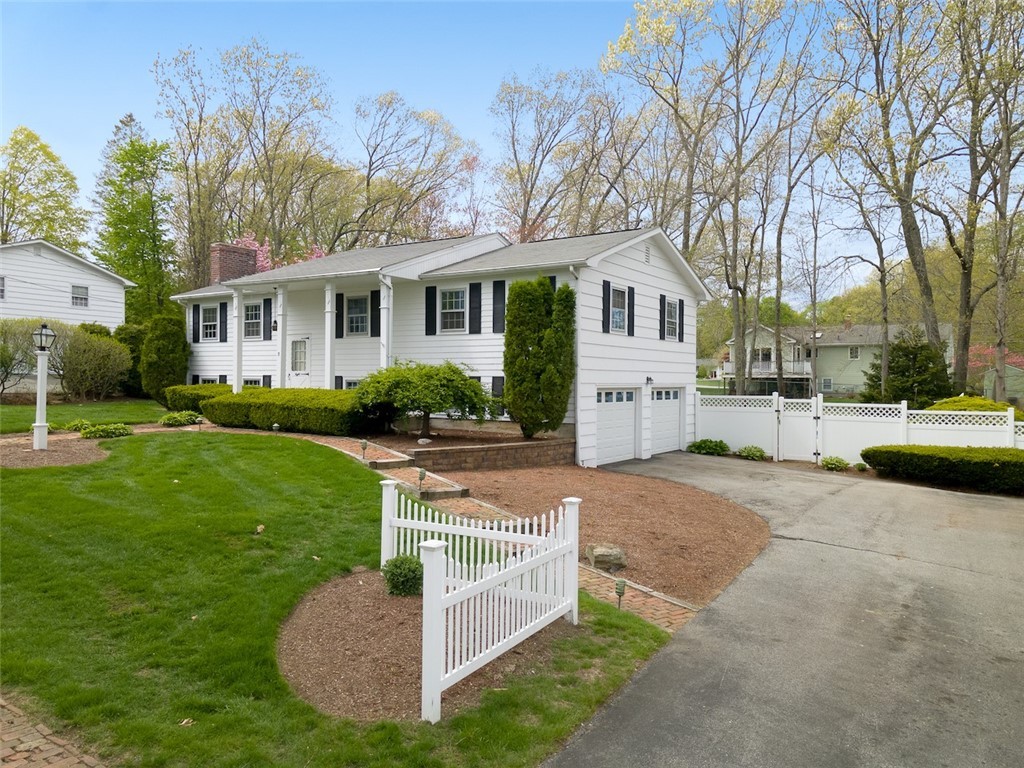 8 Appletown Road Smithfield, RI 02828 - Photo 4 of 43 Gallery Image 4