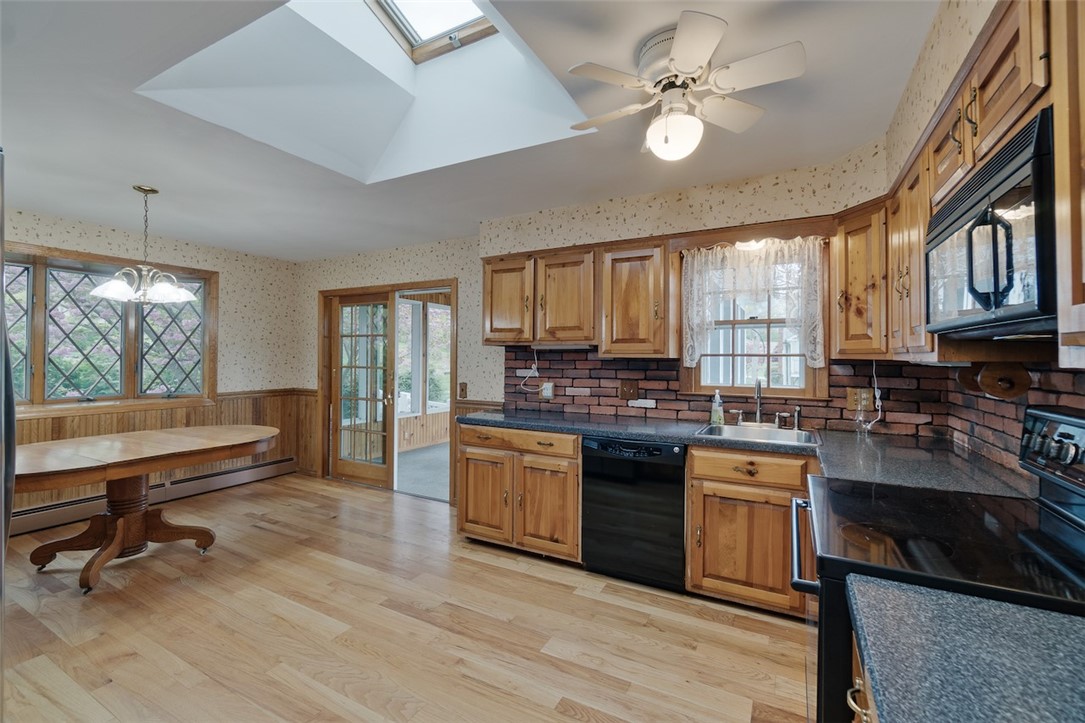 8 Appletown Road Smithfield, RI 02828 - Photo 9 of 43 Gallery Image 9
