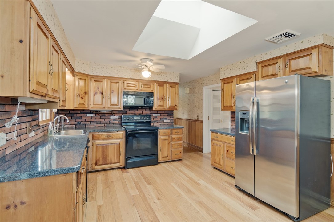 8 Appletown Road Smithfield, RI 02828 - Photo 10 of 43 Gallery Image 10
