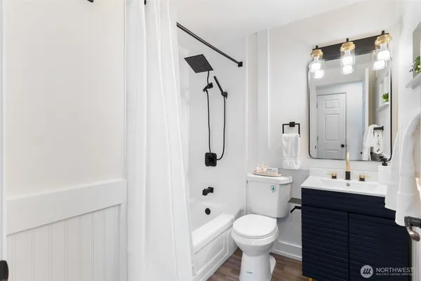$334,500 | 3209 Hoyt Avenue, Unit 201, Everett, WA 98201