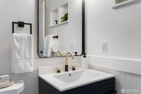 $334,500 | 3209 Hoyt Avenue, Unit 201, Everett, WA 98201