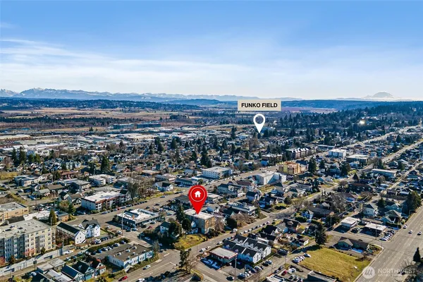 $334,500 | 3209 Hoyt Avenue, Unit 201, Everett, WA 98201