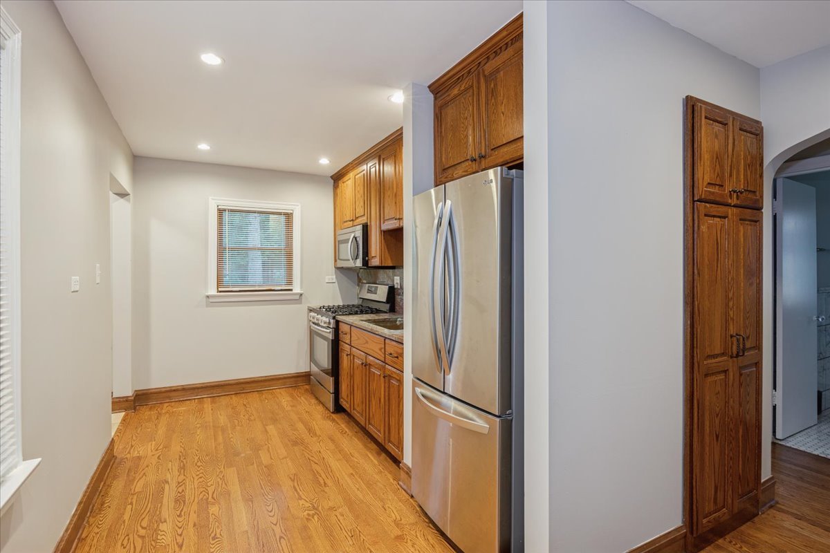 9048 Maple Avenue Burr Ridge, IL 60527 - Photo 3 of 14 Gallery Image 3