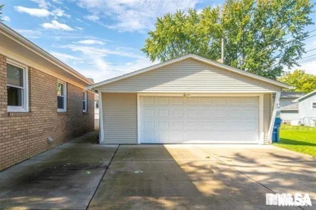 $1,600 | 3161 5th Street, East Moline, IL 61244