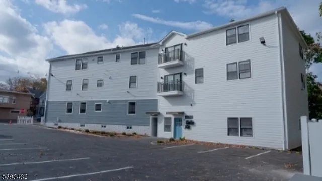 $2,400 | 67 Myrtle Street, Unit 6, Bloomfield, NJ 07003