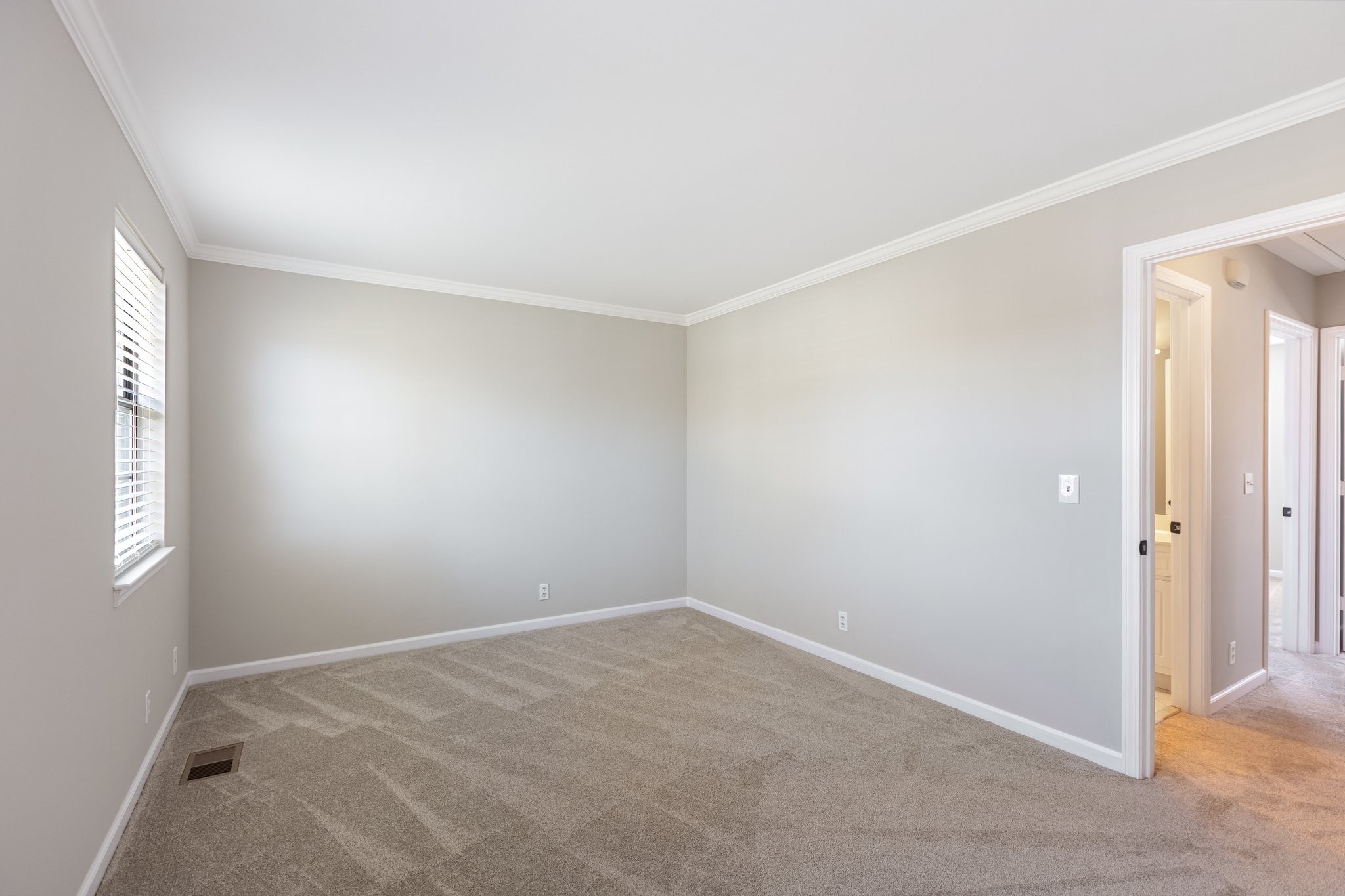 1216 General George Patton Road Nashville, TN 37221 - Photo 20 of 32 an empty room with windows