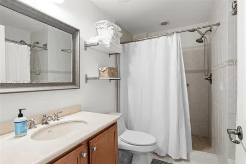 $2,900 | 5271 Southwest 8th Street, Unit 315, Miami, FL 33134