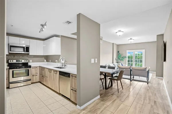 $2,900 | 5271 Southwest 8th Street, Unit 315, Miami, FL 33134