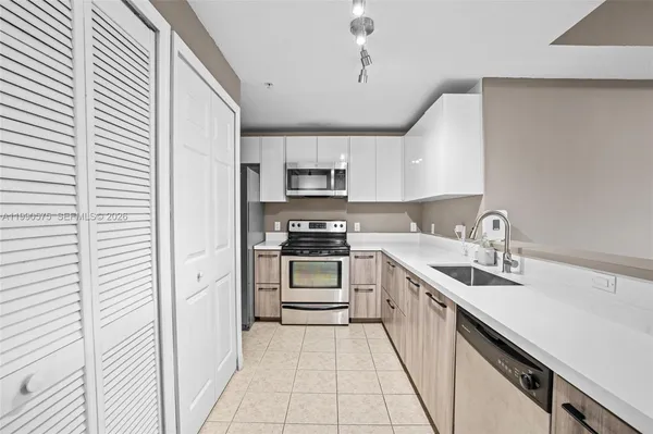 $2,900 | 5271 Southwest 8th Street, Unit 315, Miami, FL 33134