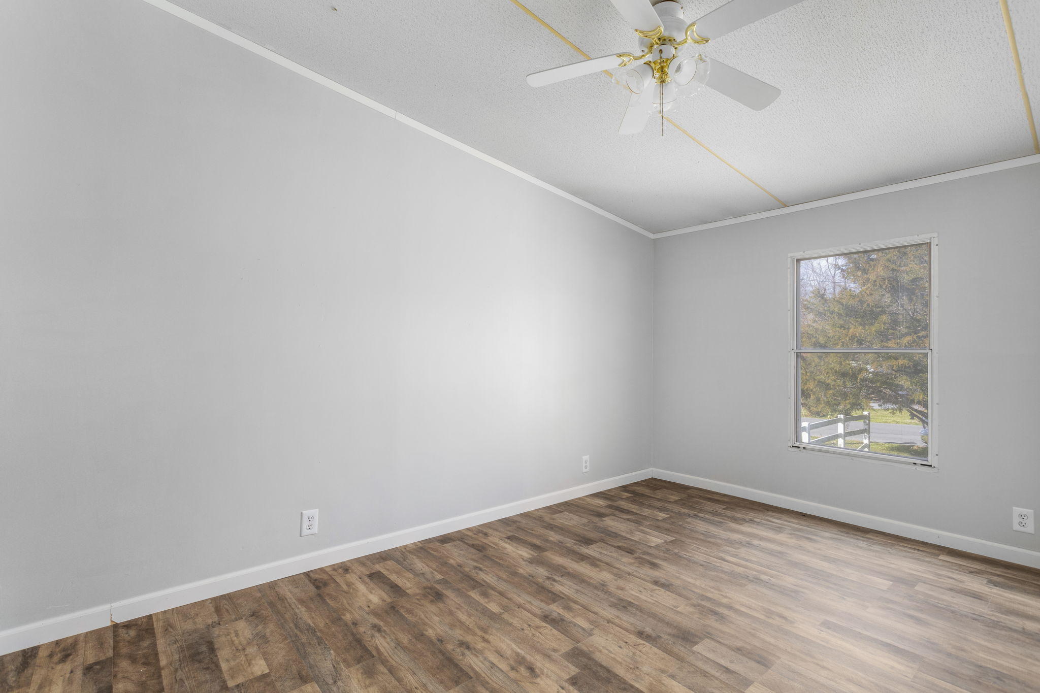 505 Cross Creek Road Dryden, VA 24243 - Photo 17 of 25 71F8B832-0415-481C-8390-E094BFD51F86