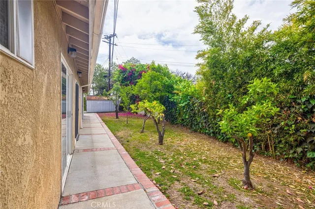 a view of a pathway with an outdoor space