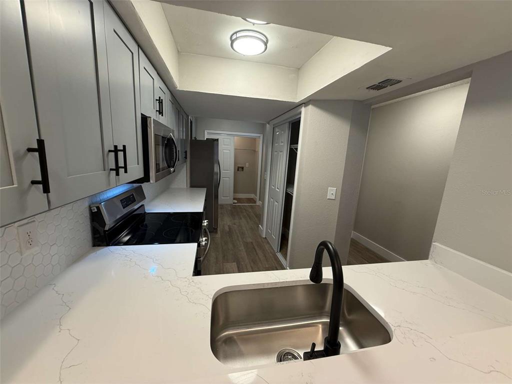 3588 Raintree Lane Lakeland, FL 33803 - Photo 4 of 15 a bathroom with a sink and a large mirror