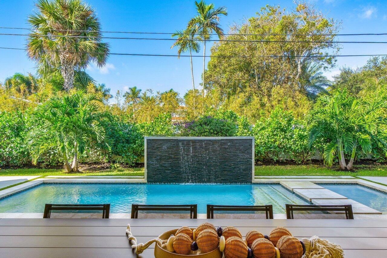 1099 Northeast 2nd Terrace Boca Raton, FL 33432 - Photo 31 of 43 a view of a tennis court