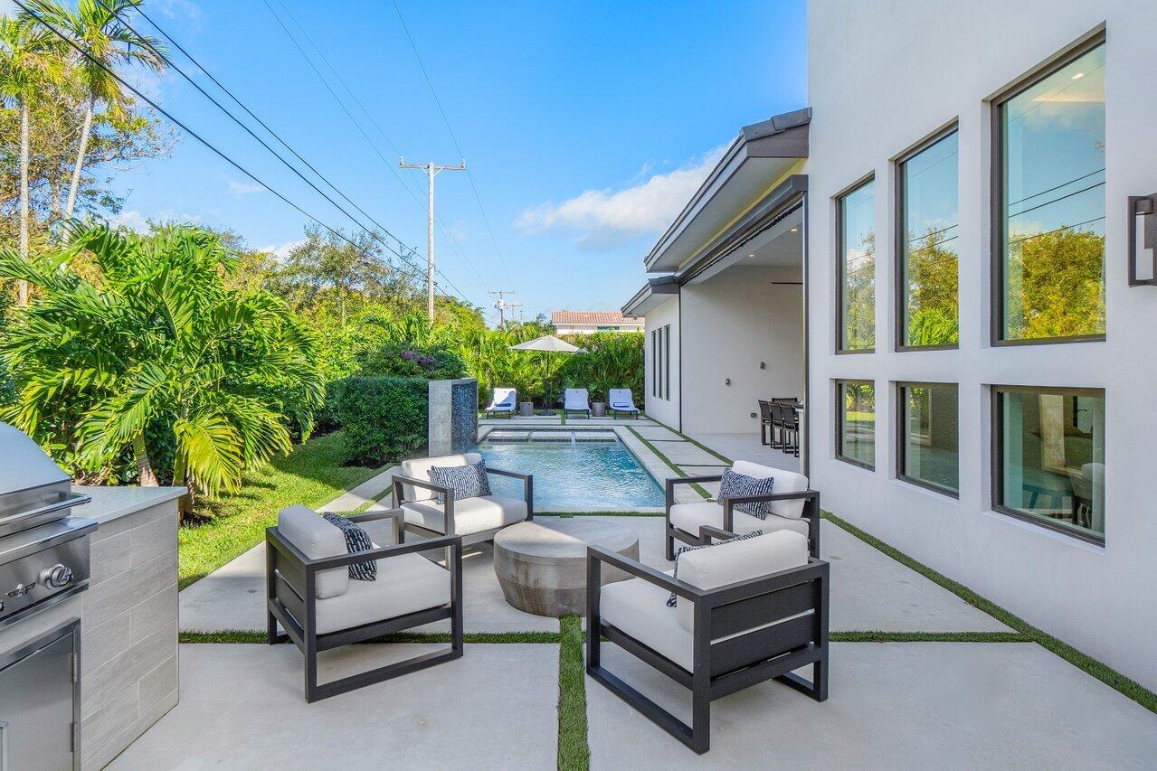 1099 Northeast 2nd Terrace Boca Raton, FL 33432 - Photo 35 of 43 a roof deck with table and chairs and potted plants