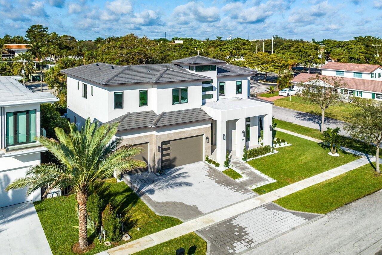 1099 Northeast 2nd Terrace Boca Raton, FL 33432 - Photo 40 of 43 an aerial view of a house with a garden