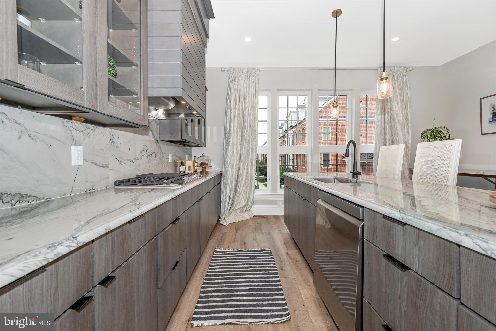 424 North Maxwell Avenue Frederick, MD 21701 - Photo 19 of 58 Laminate Custom Cabinetry with Glass Doors