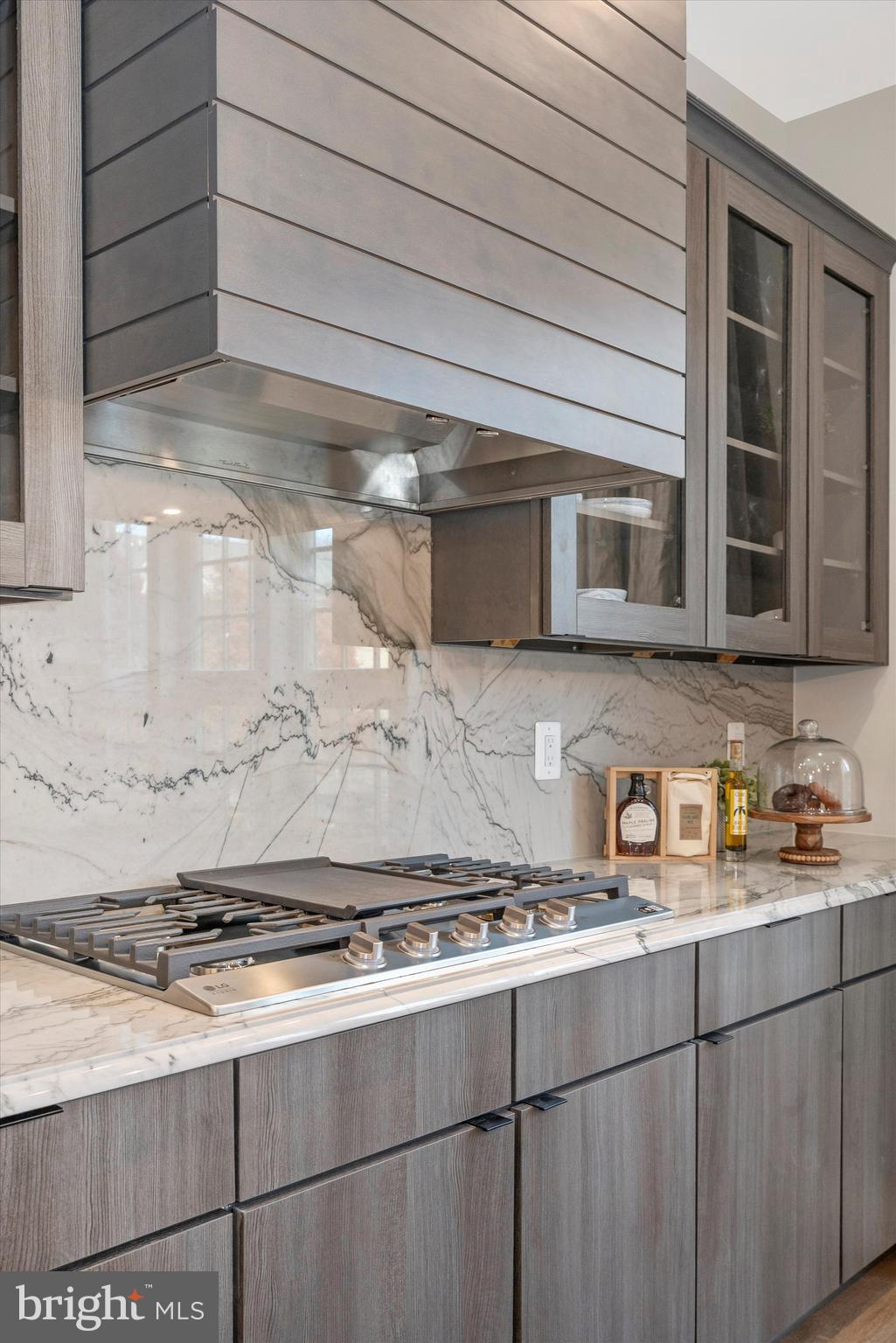 424 North Maxwell Avenue Frederick, MD 21701 - Photo 20 of 58 Custom Vented Hood with Quartz Backsplash