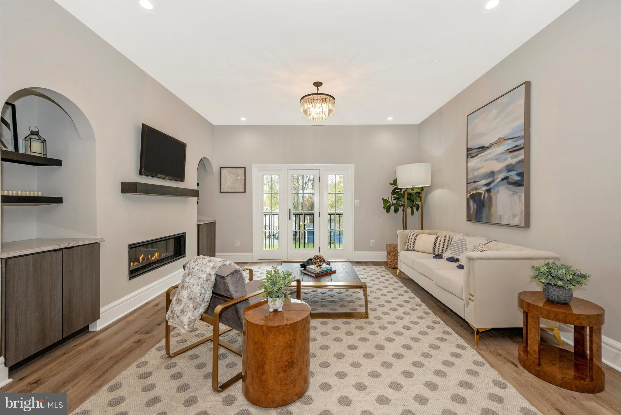 424 North Maxwell Avenue Frederick, MD 21701 - Photo 8 of 58 Living Room